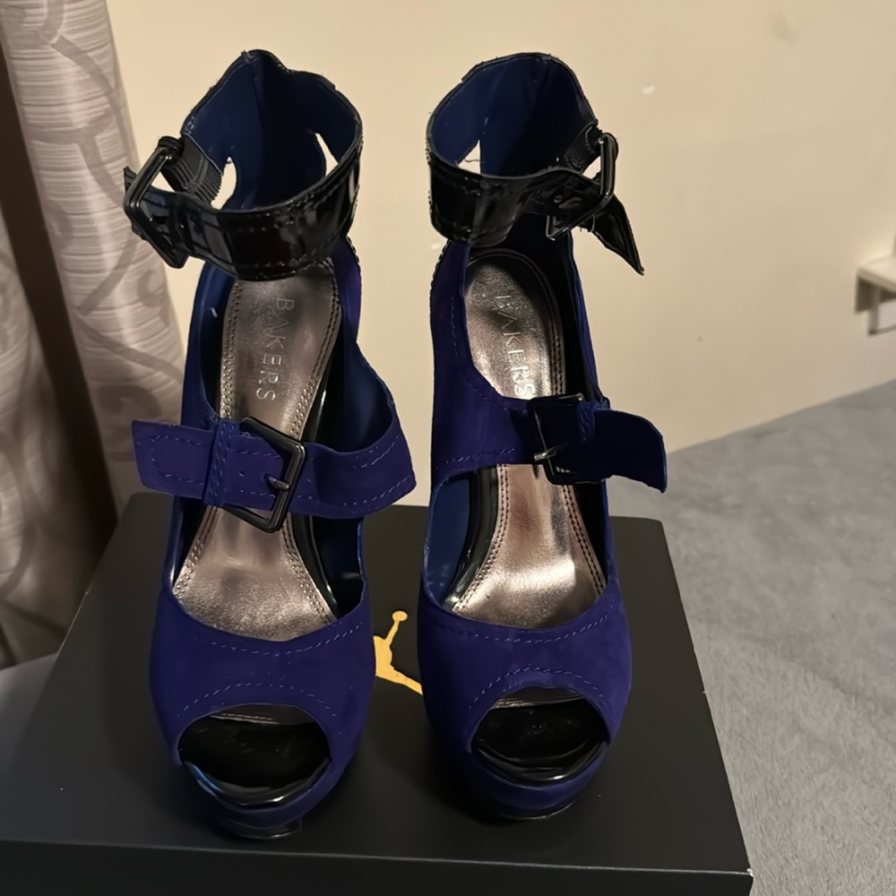beautiful almost new bakers shoes